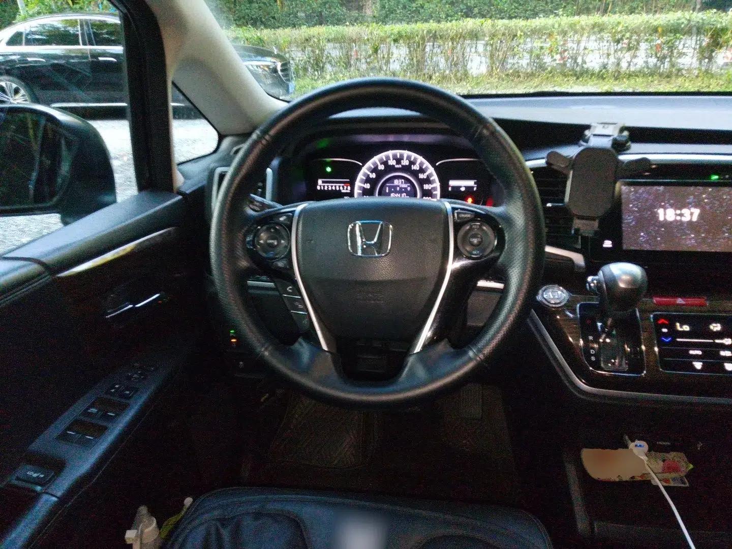 Honda Odyssey 2015 2.4L Smart Edition — миниатюра 10