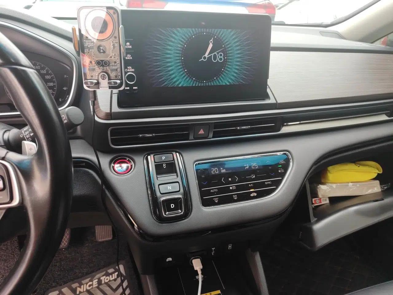 Honda Odyssey 2022 2.0L eHEV Sharp Enjoyment Edition — миниатюра 13