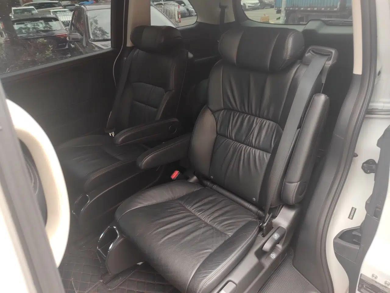 Honda Odyssey 2022 2.0L eHEV Sharp Enjoyment Edition — миниатюра 17