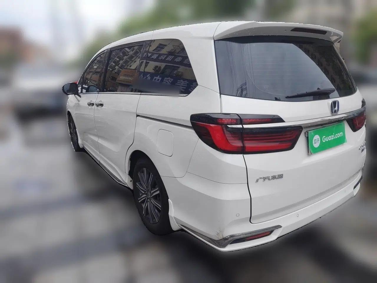 Honda Odyssey 2022 2.0L eHEV Sharp Enjoyment Edition — миниатюра 4