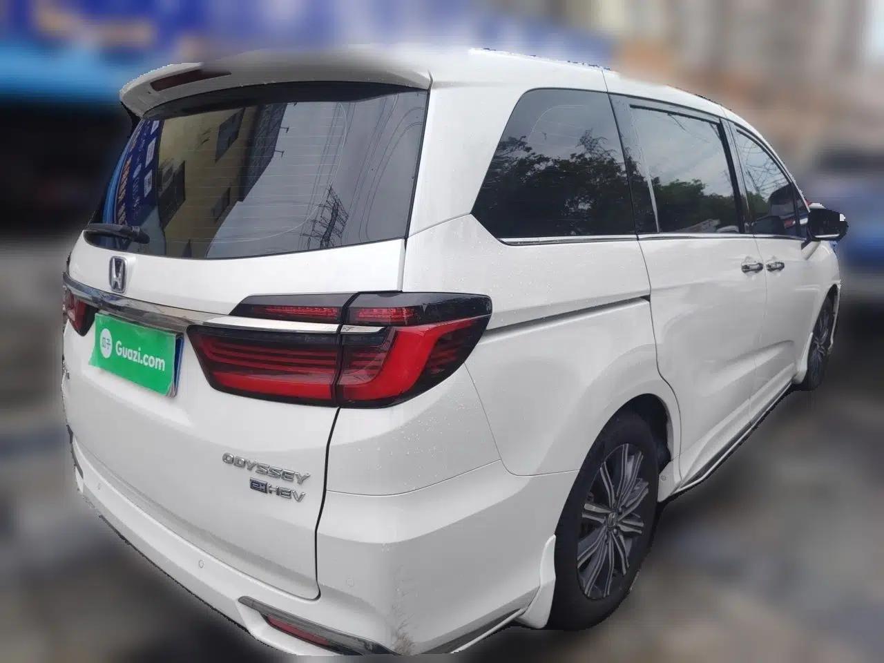 Honda Odyssey 2022 2.0L eHEV Sharp Enjoyment Edition — миниатюра 6