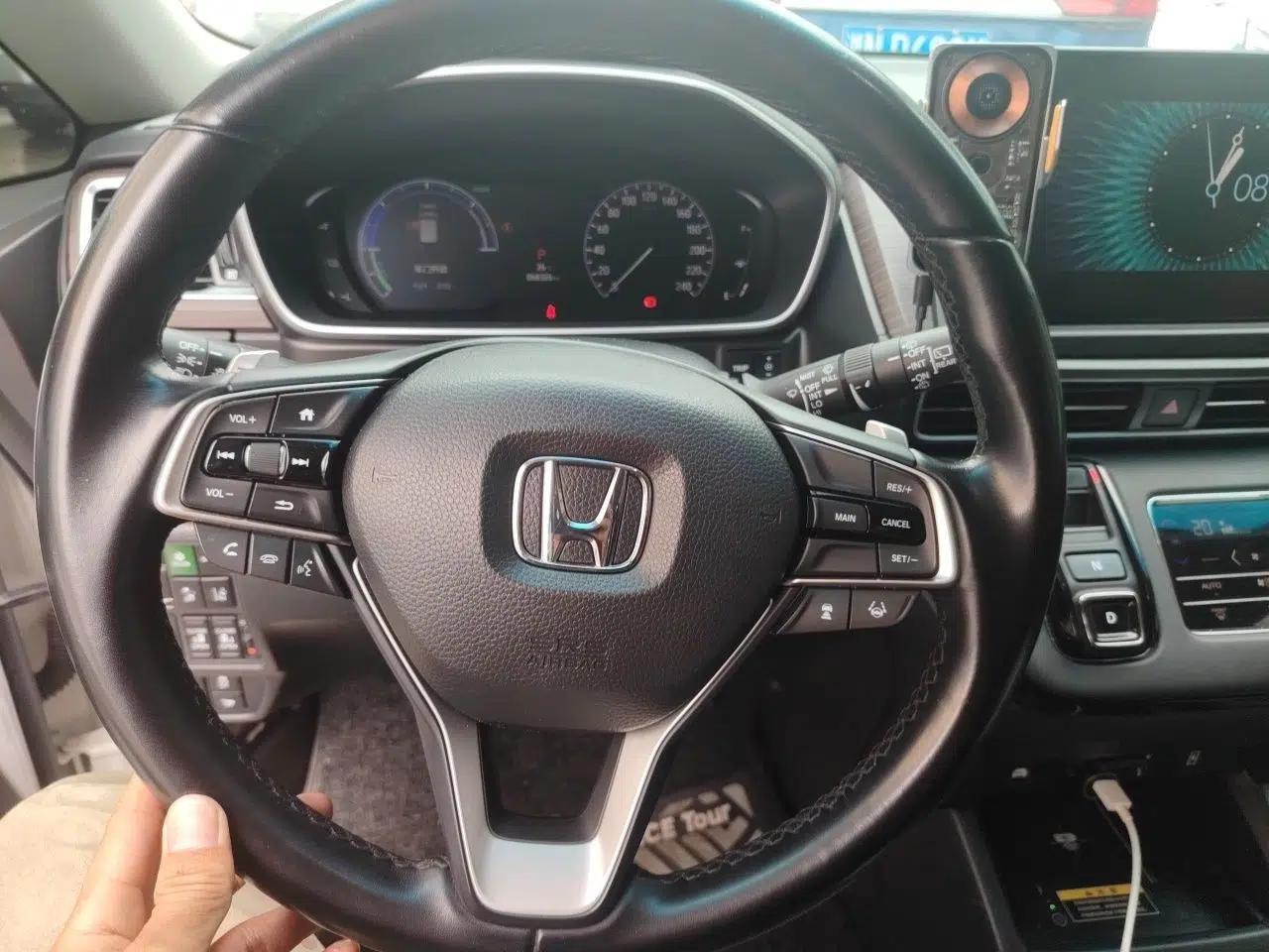 Honda Odyssey 2022 2.0L eHEV Sharp Enjoyment Edition — миниатюра 10