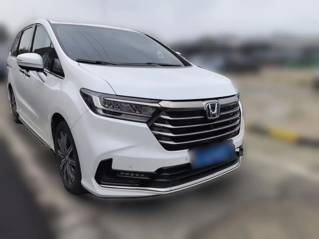 Honda Odyssey 2024 2.0L eHEV Sharp & Enjoy Edition — миниатюра 3