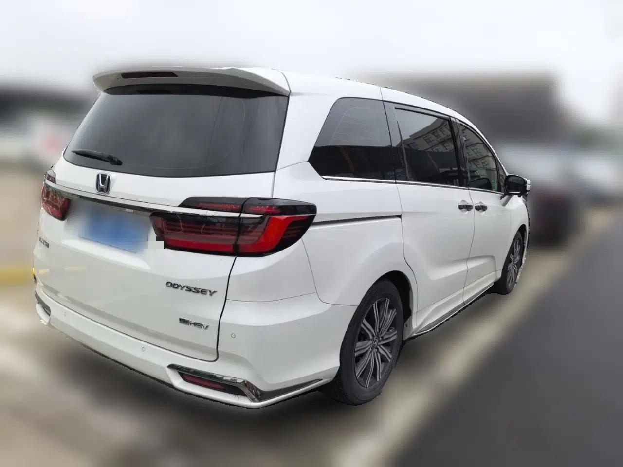 Honda Odyssey 2024 2.0L eHEV Sharp & Enjoy Edition — миниатюра 6