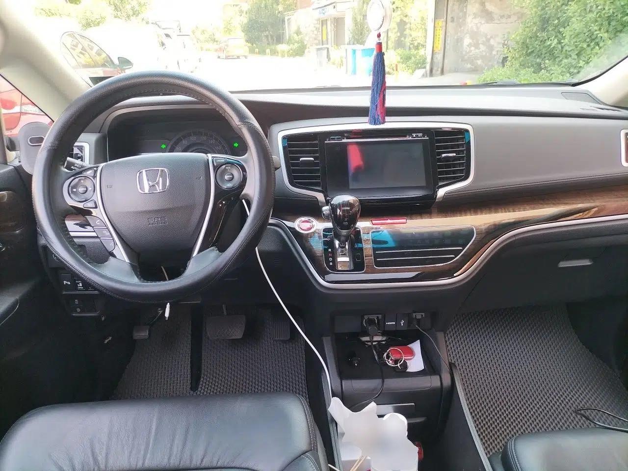 Honda Odyssey 2017 2.4L Smart Edition — миниатюра 9
