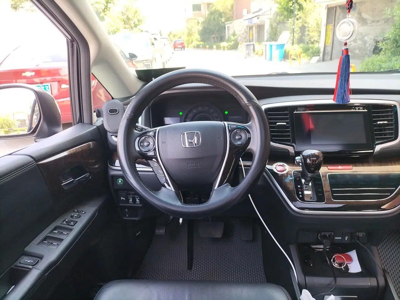 Honda Odyssey 2017 2.4L Smart Edition — миниатюра 10