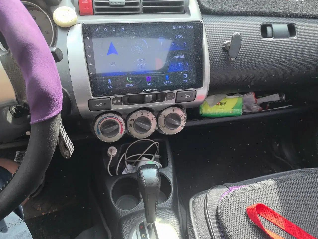 Honda Fit 2004 1.5L CVT — миниатюра 13