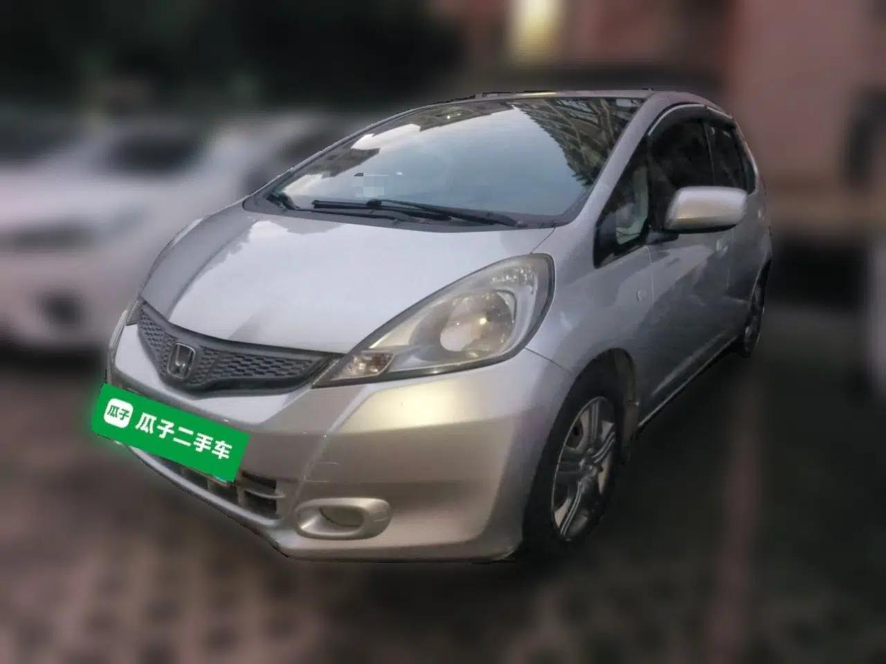 Honda Fit 2011 1.3L manual Comfort version — миниатюра 1