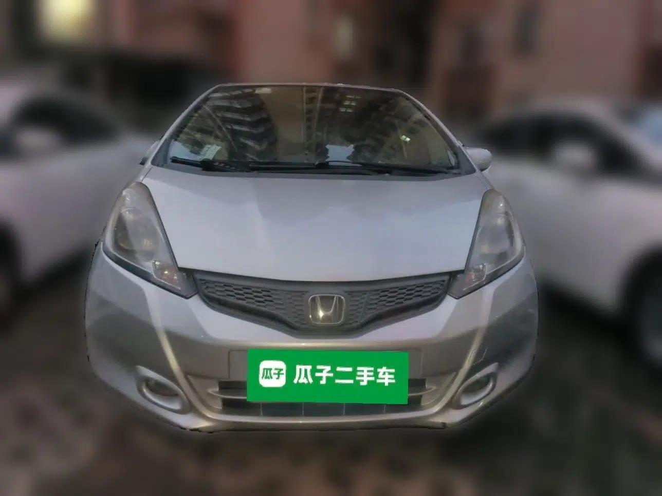 Honda Fit 2011 1.3L manual Comfort version — миниатюра 2