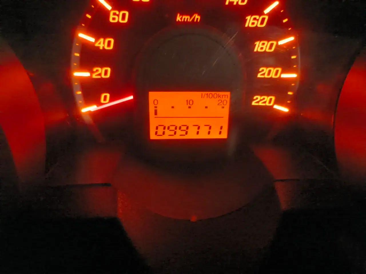 Honda Fit 2011 1.3L manual Comfort version — миниатюра 12