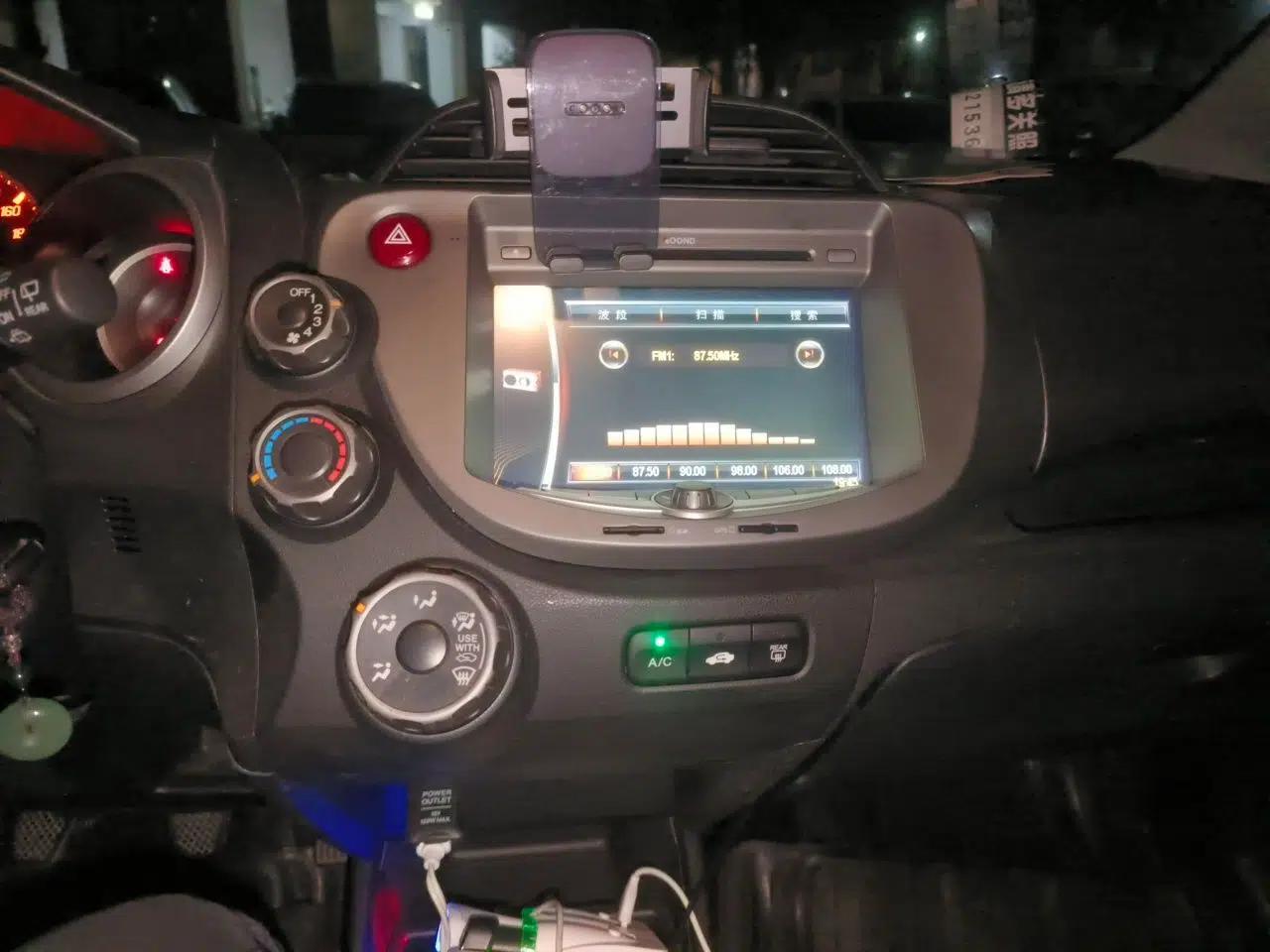 Honda Fit 2011 1.3L manual Comfort version — миниатюра 13