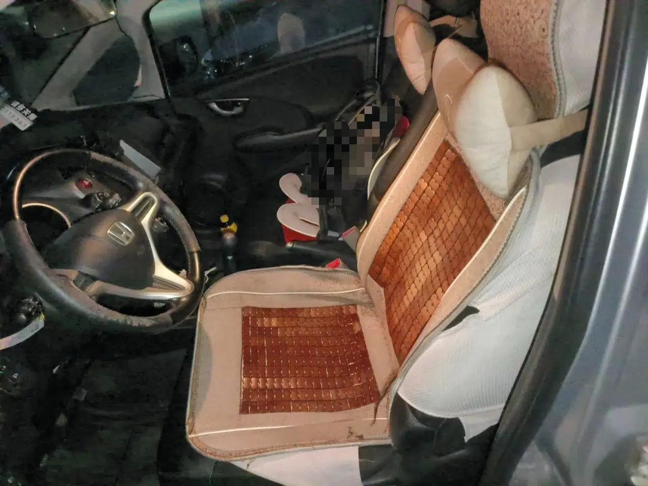Honda Fit 2011 1.3L manual Comfort version — миниатюра 15