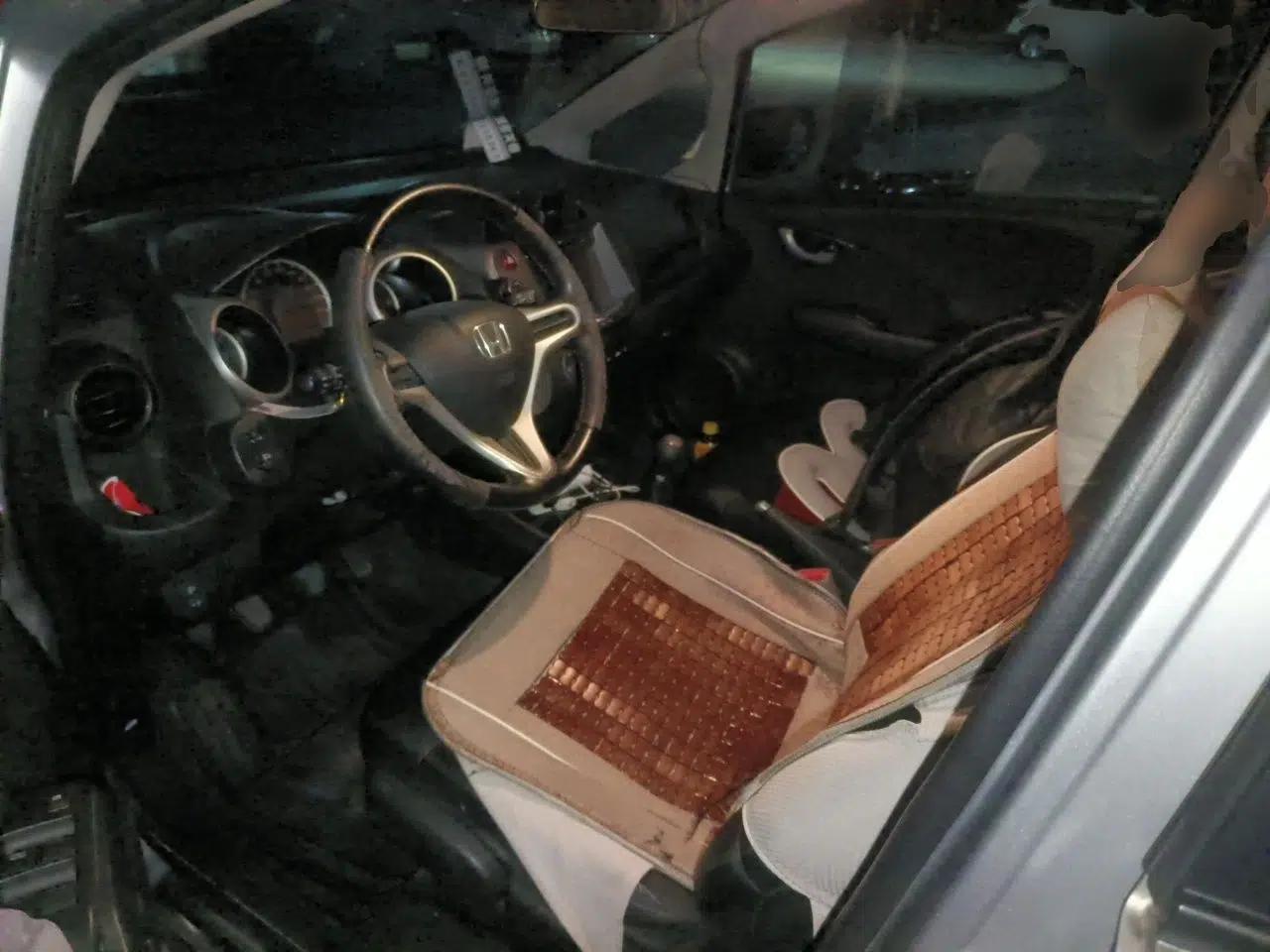 Honda Fit 2011 1.3L manual Comfort version — миниатюра 16