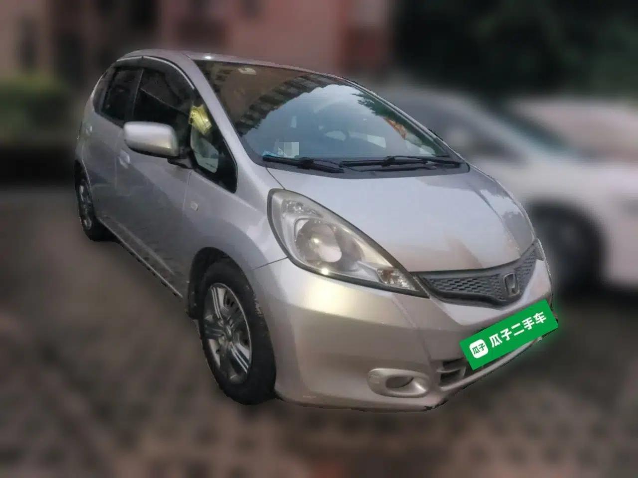 Honda Fit 2011 1.3L manual Comfort version — миниатюра 3