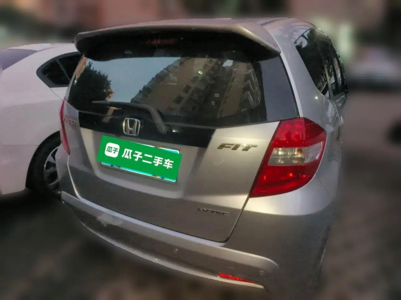 Honda Fit 2011 1.3L manual Comfort version — миниатюра 5