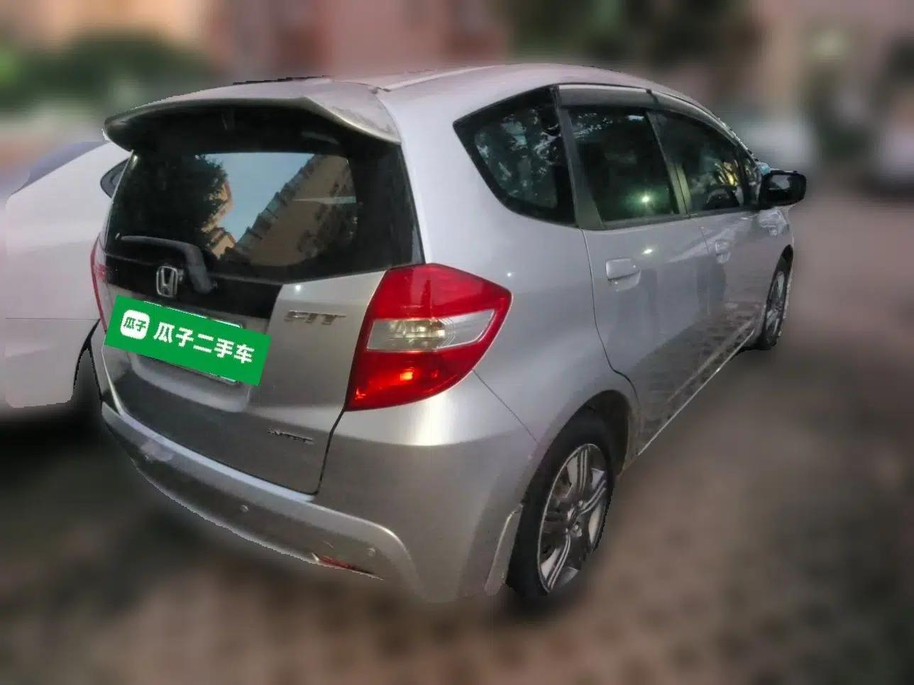 Honda Fit 2011 1.3L manual Comfort version — миниатюра 6