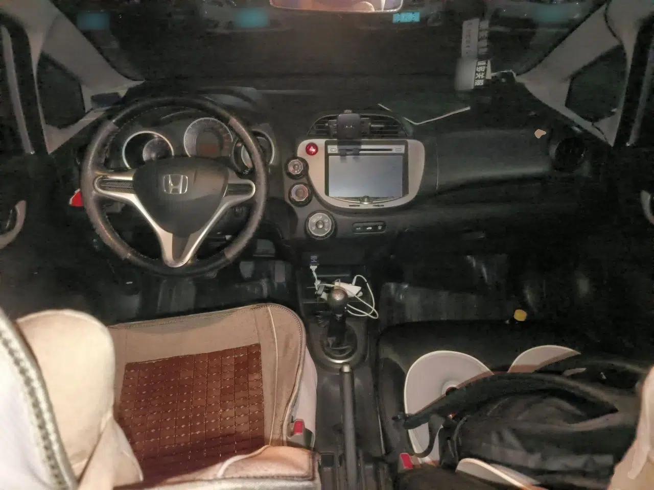 Honda Fit 2011 1.3L manual Comfort version — миниатюра 9