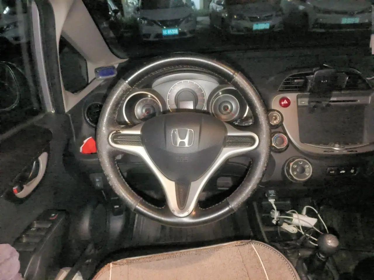 Honda Fit 2011 1.3L manual Comfort version — миниатюра 10