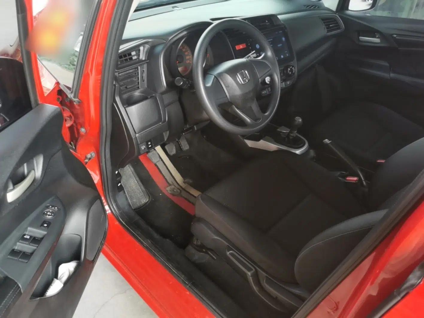 Honda Fit 2016 1.5L LX Manual Comfort Model — миниатюра 17