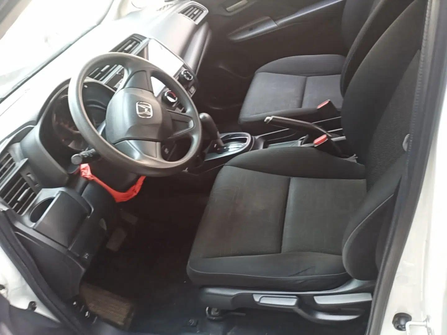 Honda Fit 2018 1.5L CVT Comfort Version — миниатюра 17