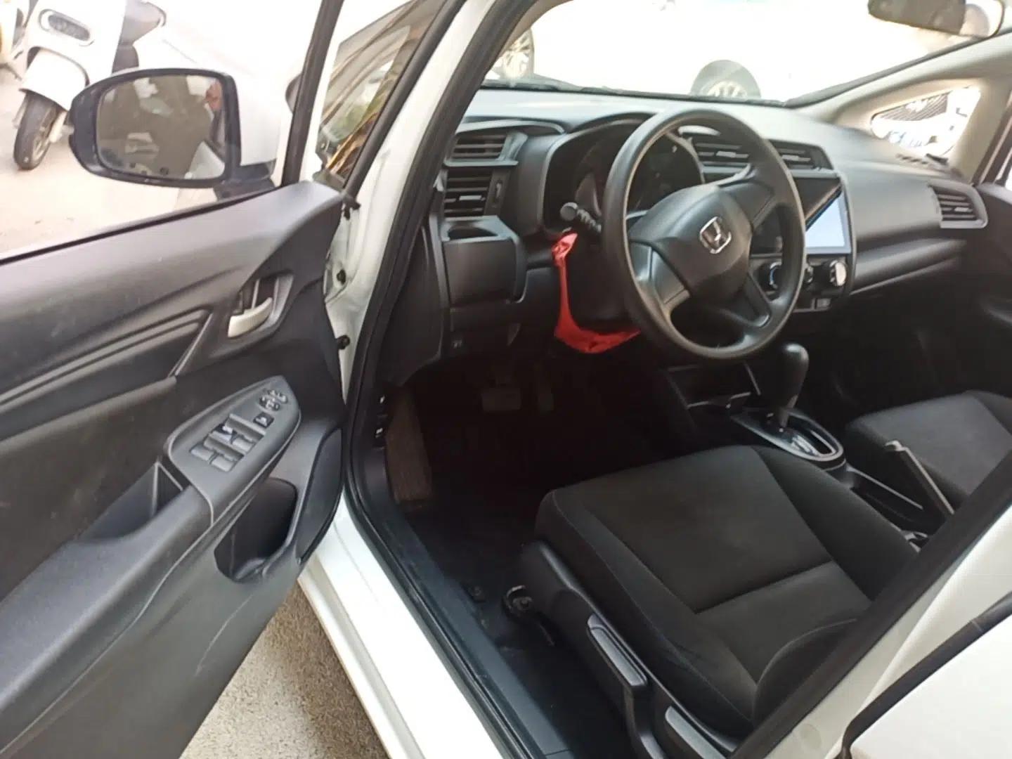 Honda Fit 2018 1.5L CVT Comfort Version — миниатюра 18