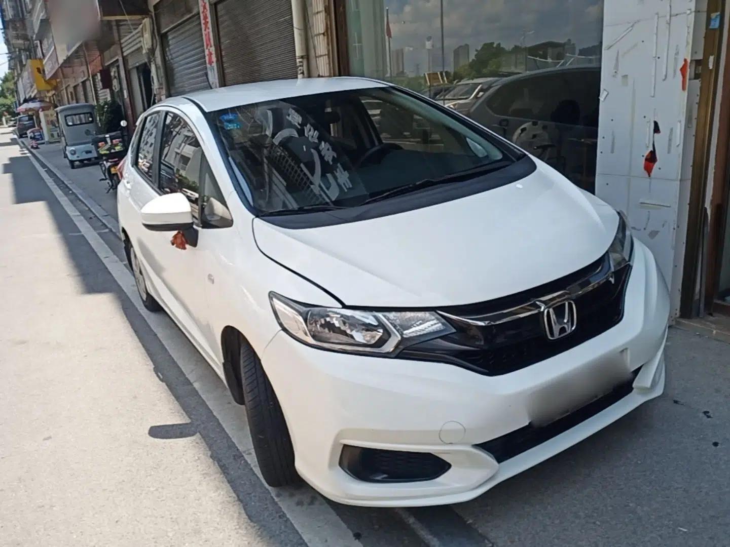 Honda Fit 2018 1.5L CVT Comfort Version — миниатюра 3