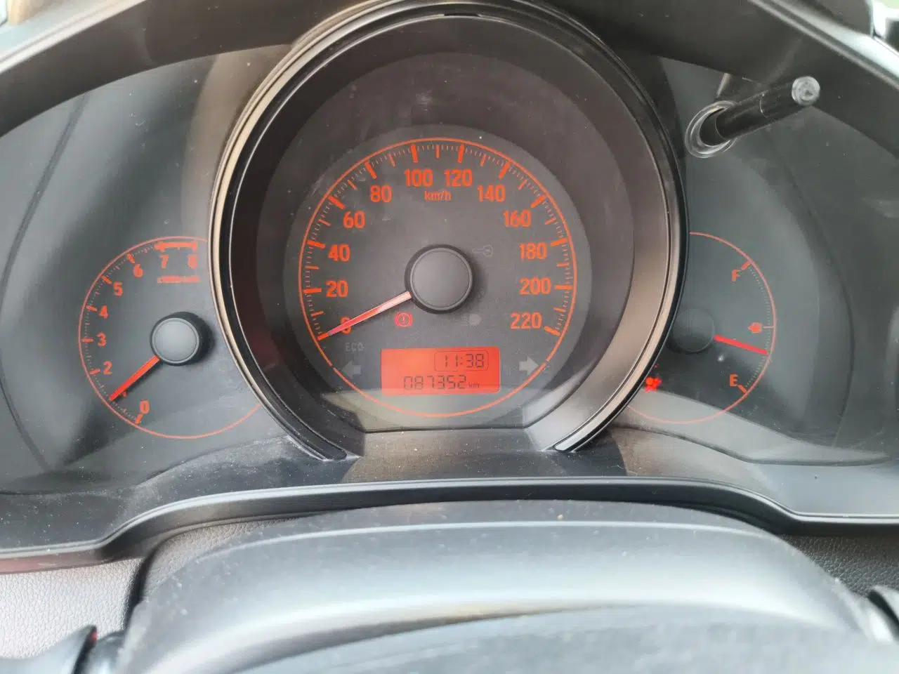 Honda Fit 2018 1.5L Manual Comfort Version — миниатюра 11
