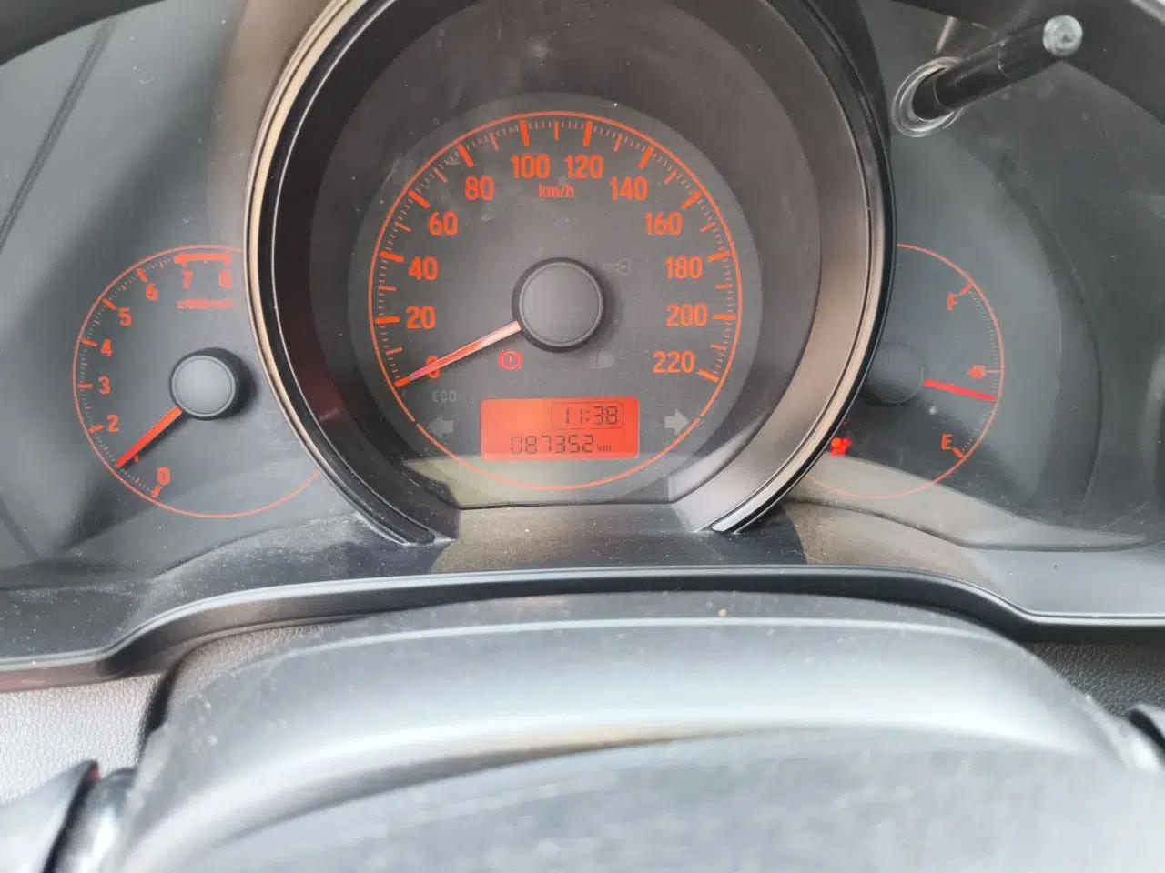Honda Fit 2018 1.5L Manual Comfort Version — миниатюра 12