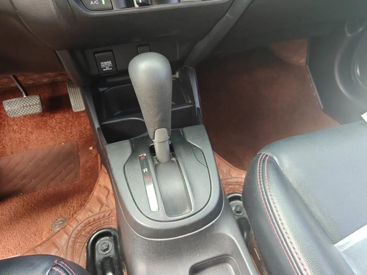 Honda Fit 2016 1.5L LX CVT Comfort Model — миниатюра 14