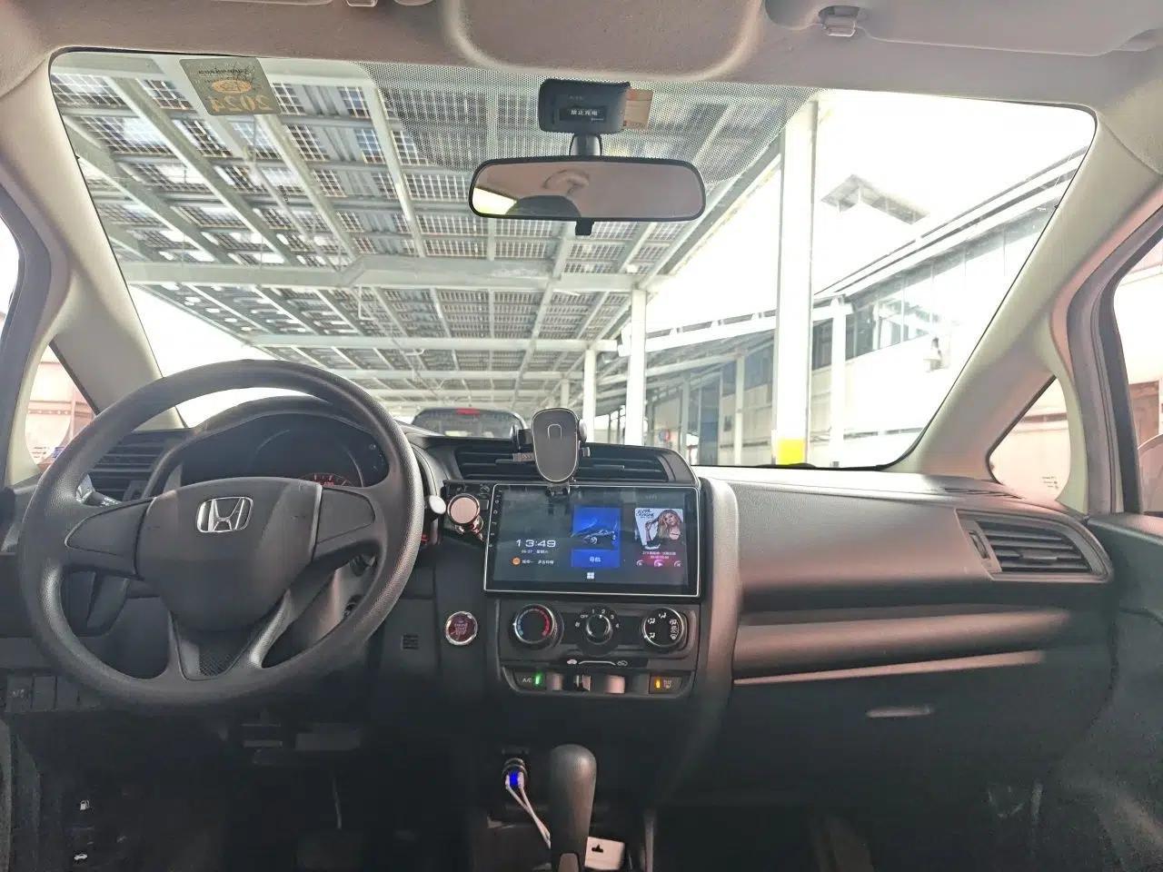 Honda Fit 2018 1.5L CVT Comfort Version — миниатюра 9