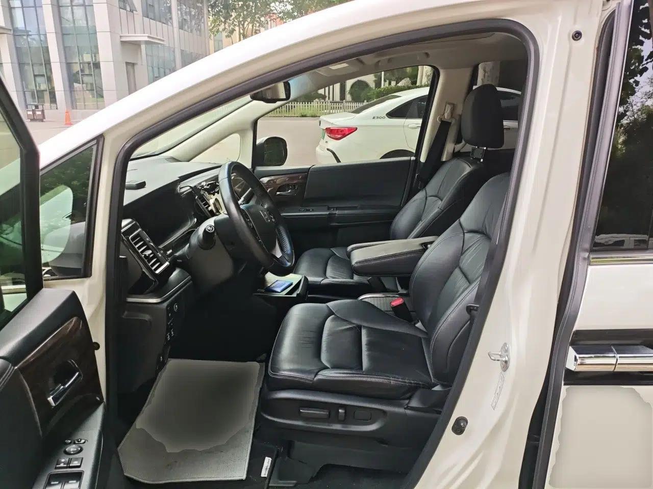 Honda Elysion 2016 2.4L Supreme Edition — миниатюра 15