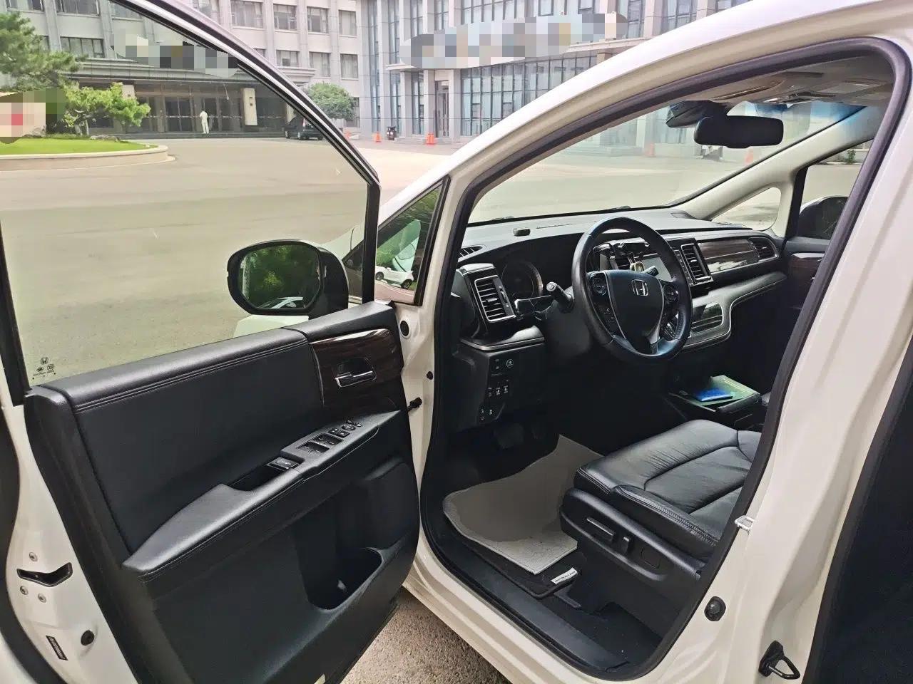 Honda Elysion 2016 2.4L Supreme Edition — миниатюра 16