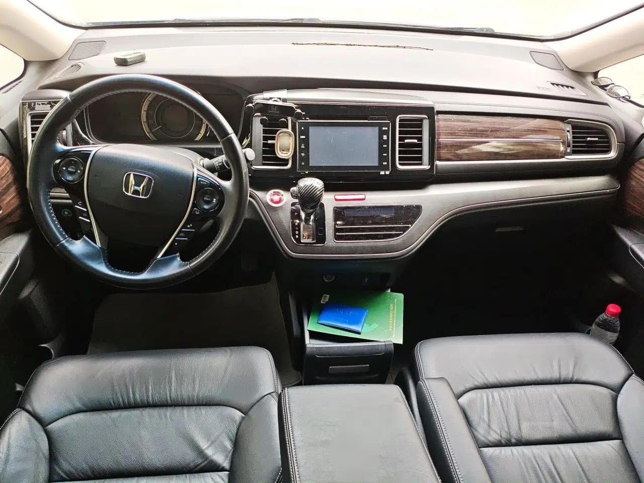 Honda Elysion 2016 2.4L Supreme Edition — миниатюра 9