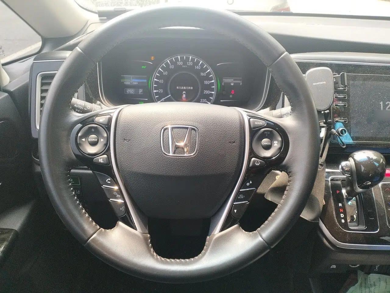 Honda Elysion 2019 2.0L Hybrid Luxury Edition — миниатюра 9