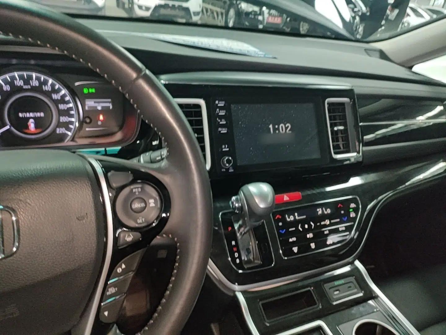 Honda Elysion 2019 2.0L Hybrid Luxury Edition — миниатюра 12