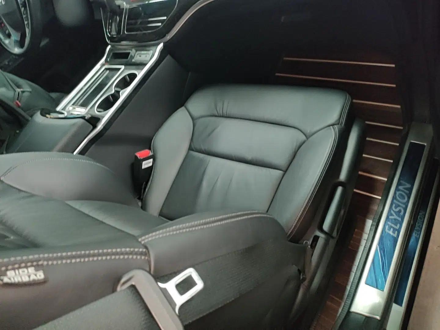 Honda Elysion 2019 2.0L Hybrid Luxury Edition — миниатюра 19