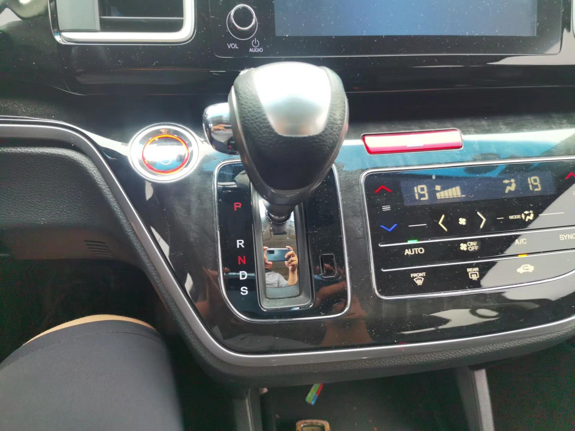 Honda Elysion 2019 2.0L Hybrid Luxury Edition — миниатюра 14