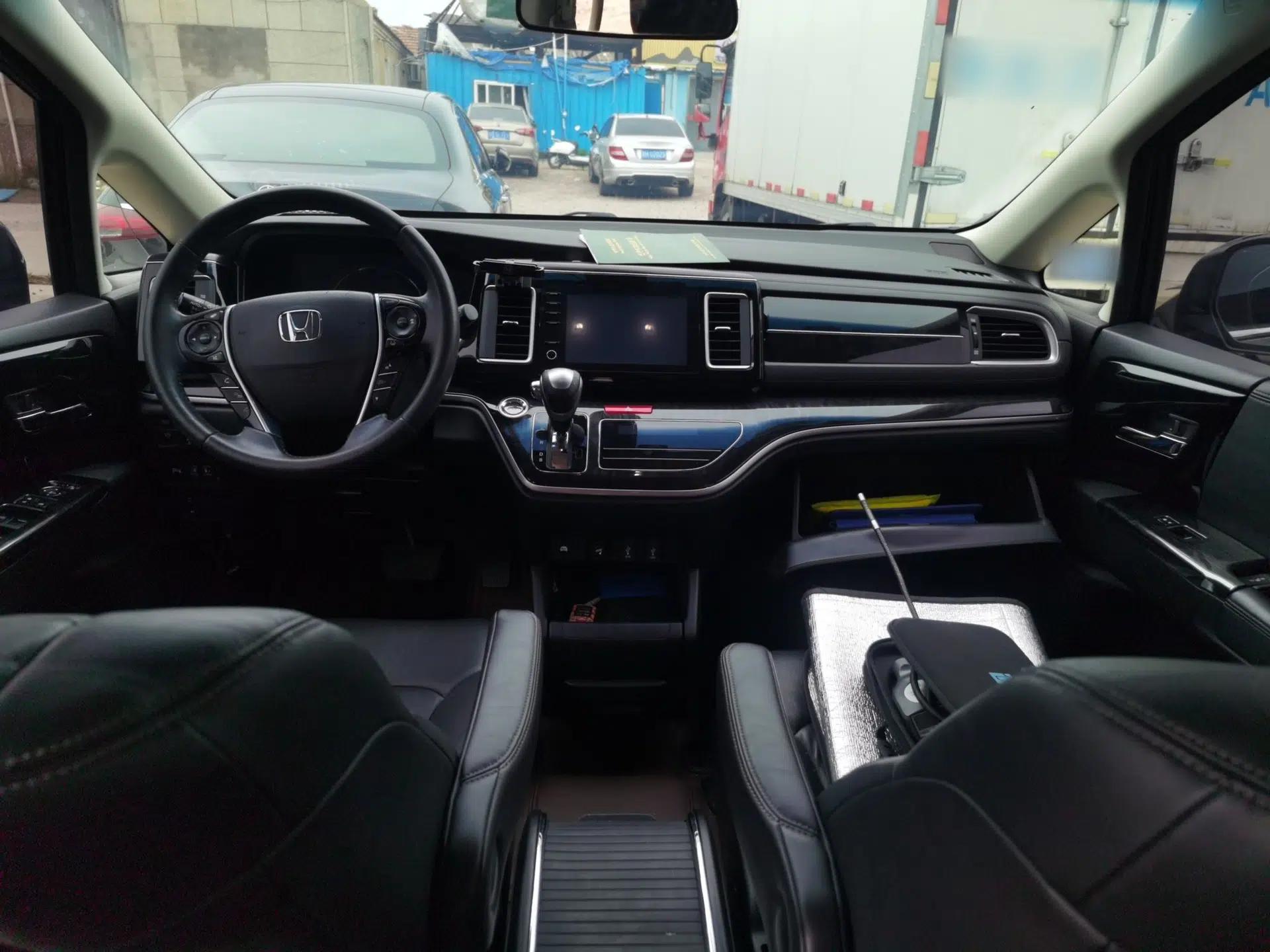 Honda Elysion 2019 2.0L Hybrid Luxury Edition — миниатюра 9