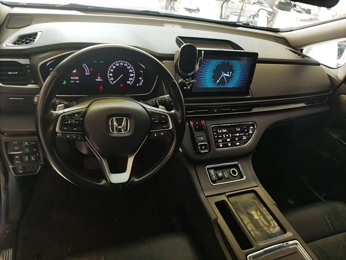 Honda Elysion 2022 2.0L eHEV Luxury First Edition — миниатюра 17