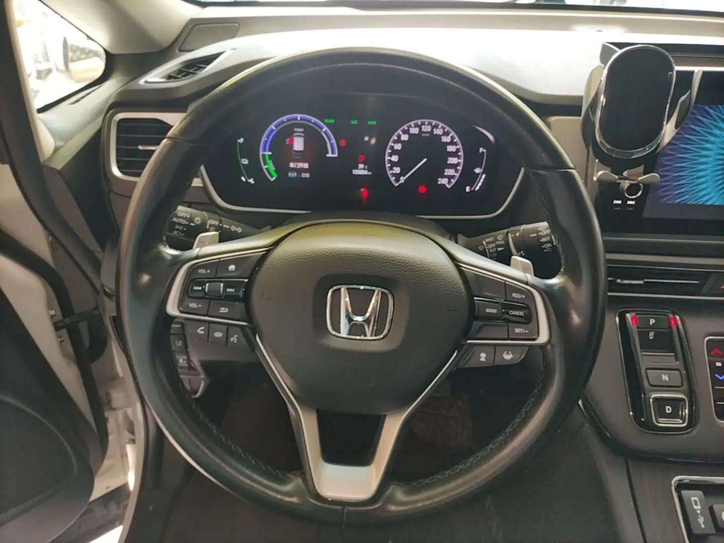 Honda Elysion 2022 2.0L eHEV Luxury First Edition — миниатюра 18