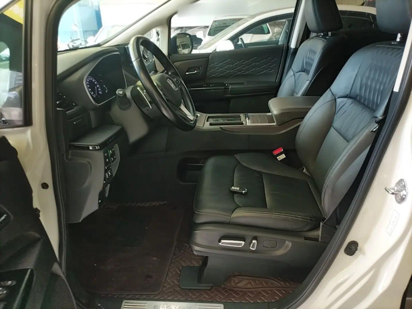 Honda Elysion 2022 2.0L eHEV Luxury First Edition — миниатюра 22