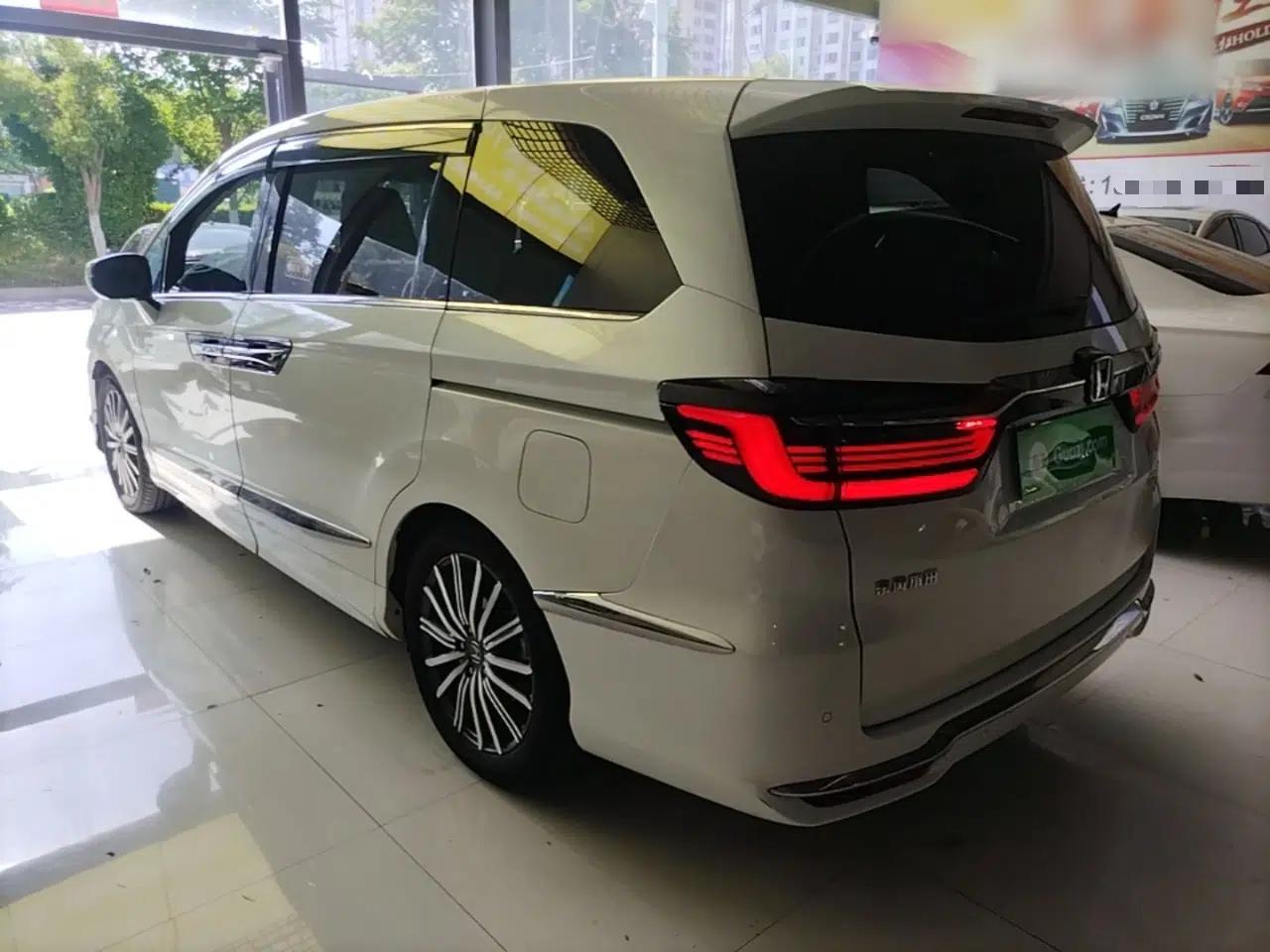 Honda Elysion 2022 2.0L eHEV Luxury First Edition — миниатюра 4