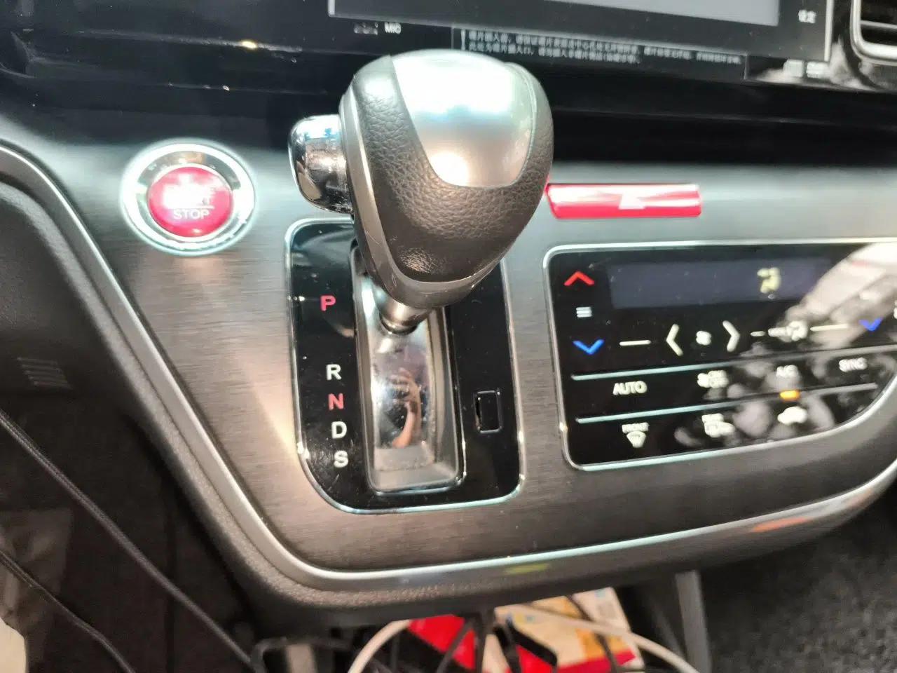 Honda Elysion 2016 2.4L Supreme Edition — миниатюра 14