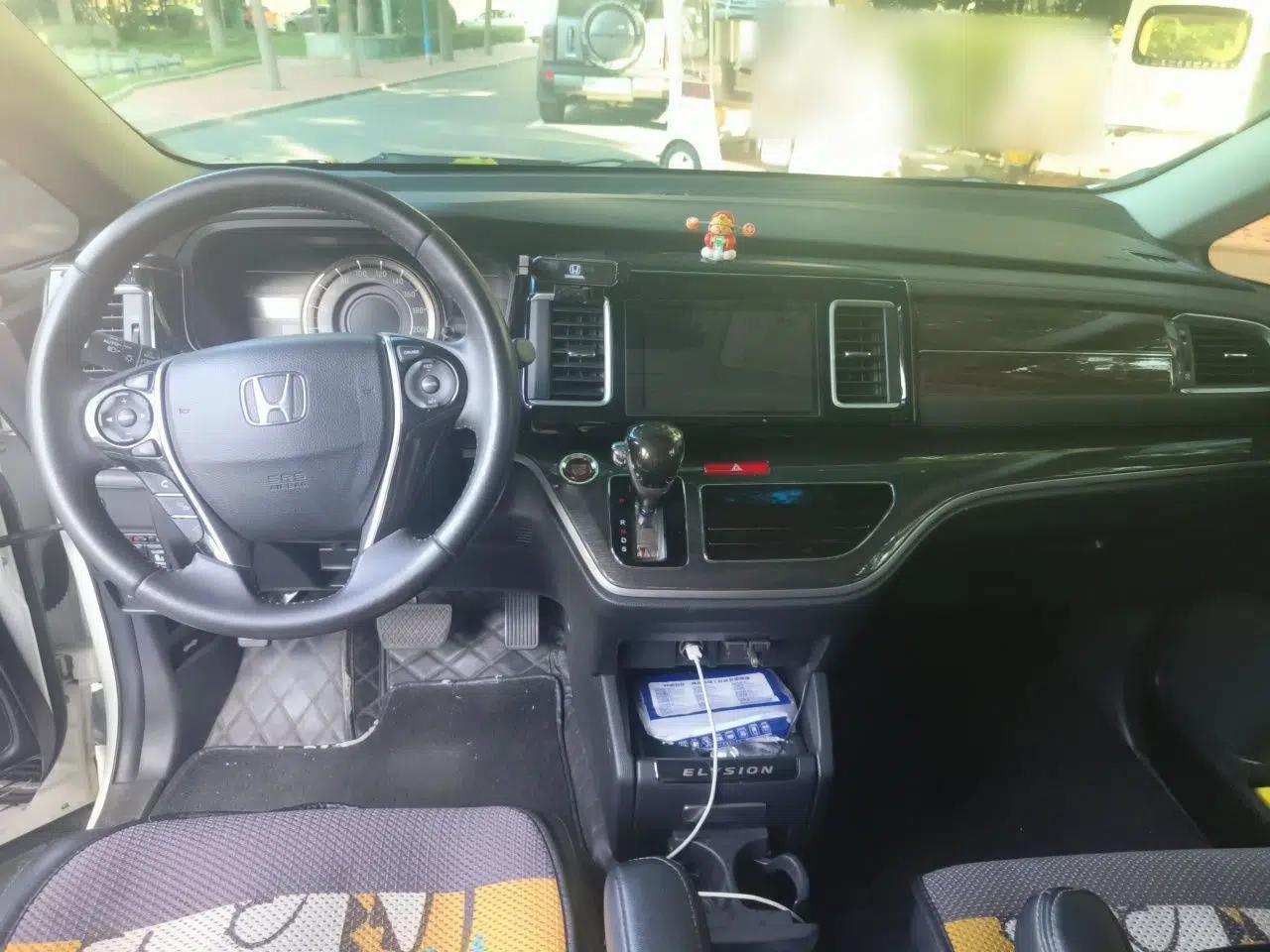 Honda Elysion 2016 2.4L Style Edition — миниатюра 9
