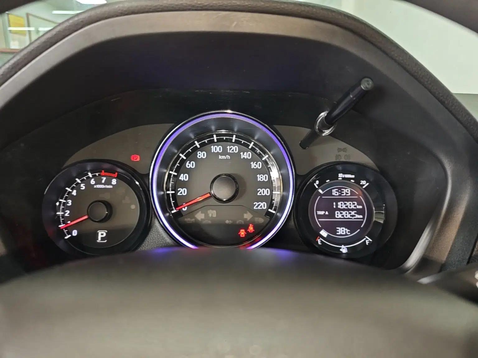 Honda XR-V 2017 1.5L LXi CVT Classic Edition — миниатюра 14