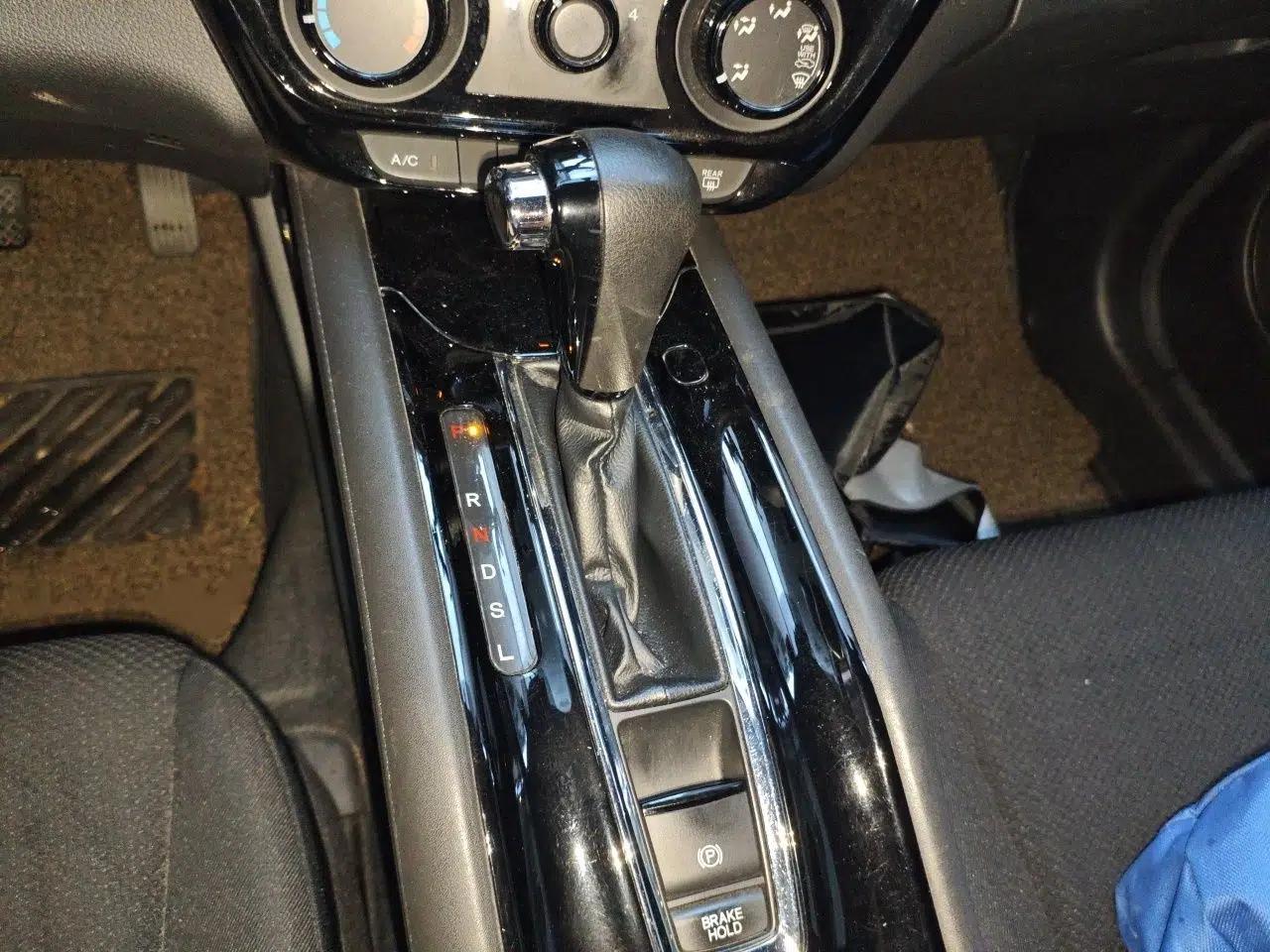 Honda Vezel 2017 1.5L CVT 2WD Comfort Model — миниатюра 13