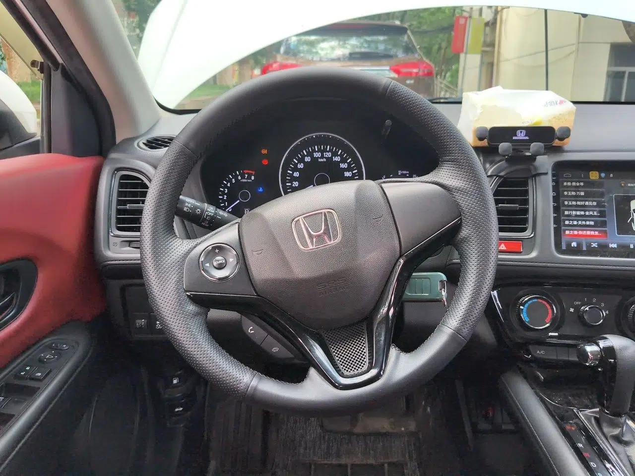 Honda Vezel 2018 1.5L CVT 2WD Technology Elite Model — миниатюра 10