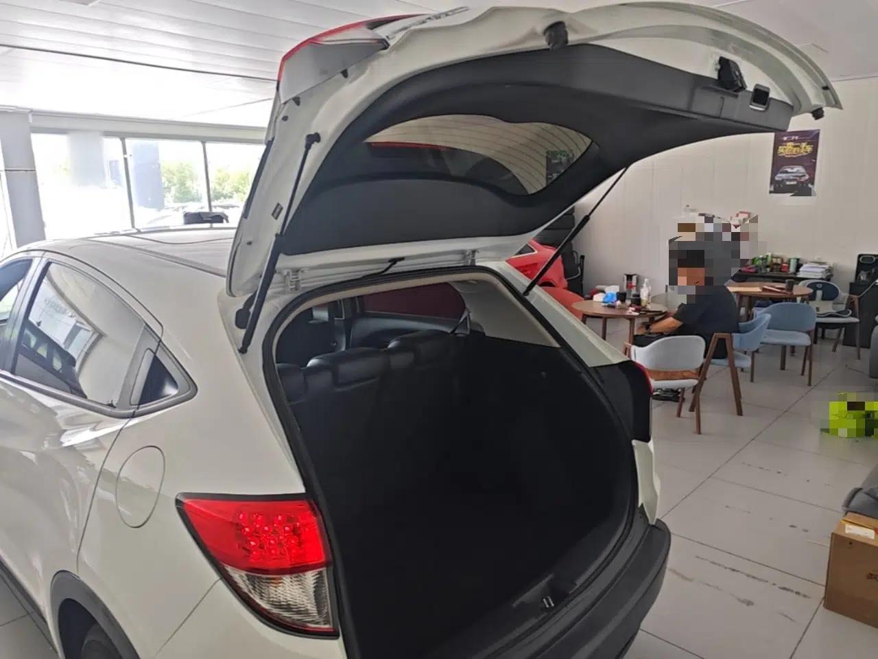 Honda Vezel 2020 1.5L CVT Elite Edition — миниатюра 27