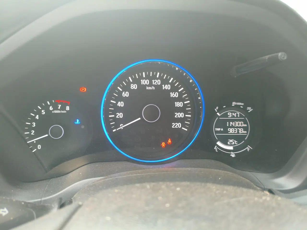 Honda Vezel 2015 1.8L Manual Two-Wheel Drive Elite Version — миниатюра 11