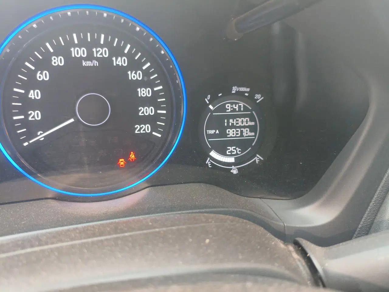 Honda Vezel 2015 1.8L Manual Two-Wheel Drive Elite Version — миниатюра 12